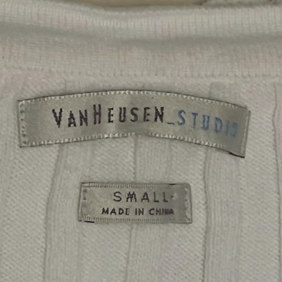 Van Heusen White Ruffle-Trim Ribbed V-Neck Top - Picture 4 of 5